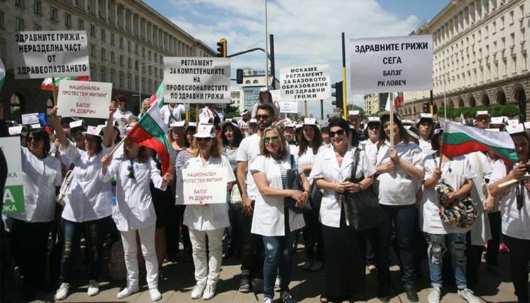 Година по-късно медсестрите отново излизат на национален протест