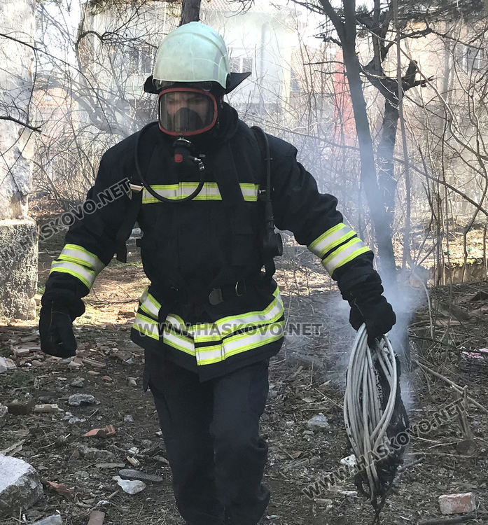 Неизвестни запалиха кабели в бившата казарма над ДНА