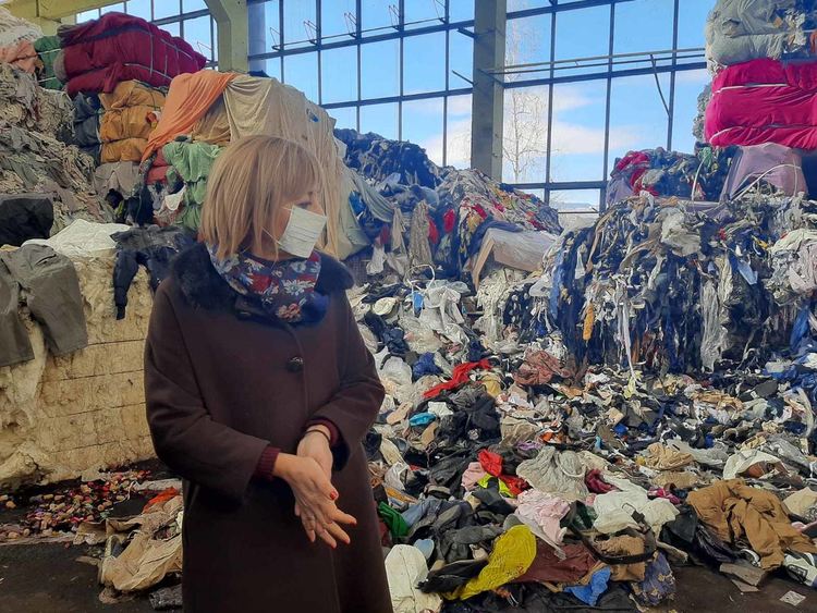 Мая Манолова се захвана с боклука