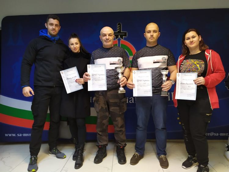 Полицаите от Кърджали със сребърни медали от национален турнир по стрелба за служители на МВР