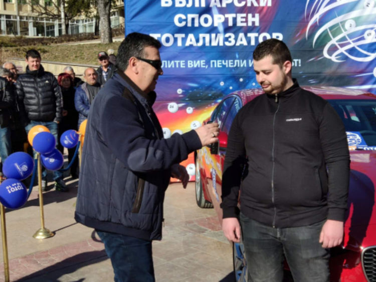 Смолянчанин отново печели нов автомобил от Спорт тото