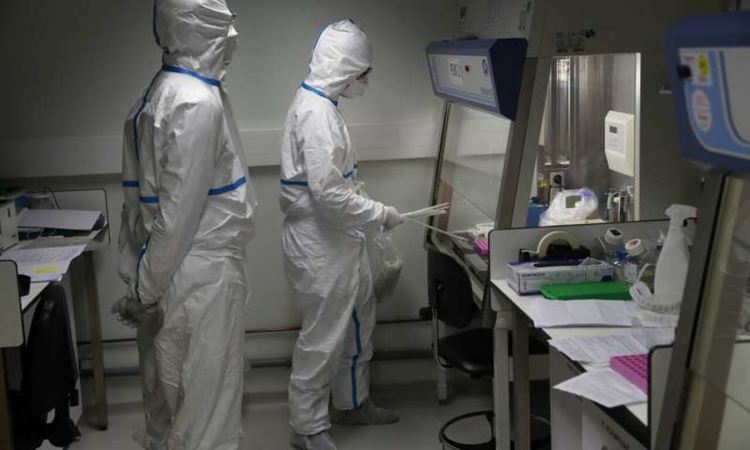 Китайски учени съобщават за две мутации на Covid-19, едната по-опасна от другата 