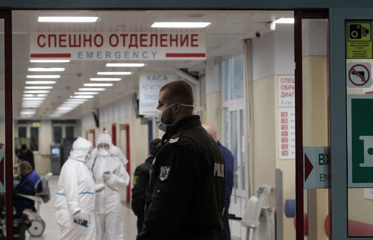 БЛС: Вечерен час за всички и пълна карантина за възрастните хора в цялата страна