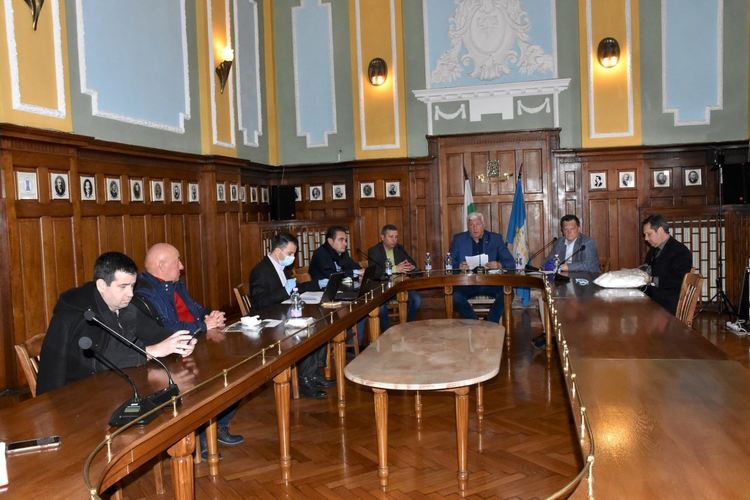 Фирми даряват Пловдив за борба с коронавируса със средства, маски, пакетирани храни