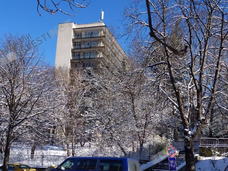 Нови дарители на болницата в Кърджали, помощта не секва
