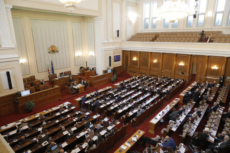 ИК на ГЕРБ възложи на ПГ да внесе проект за замразяване на депутатските заплати