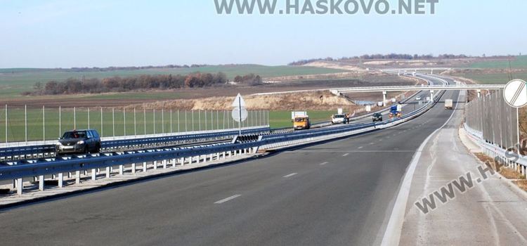Възстановиха движението на магистралата след катастрофата с 22 тира