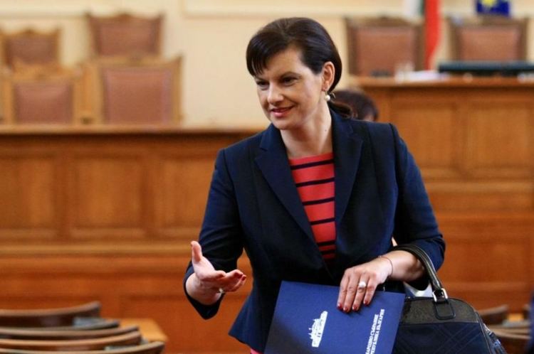 Д-р Дариткова разчита на Господ, на добрите си гени и имунитет, за да мине леко карантината