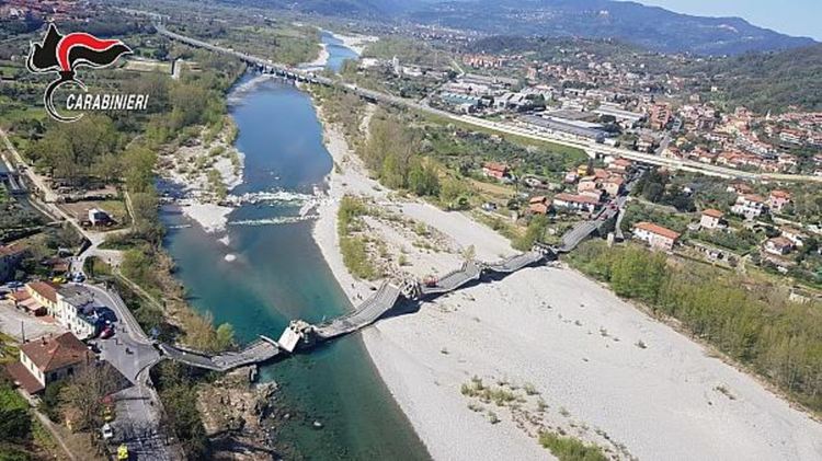 Огромен мост рухна в Италия