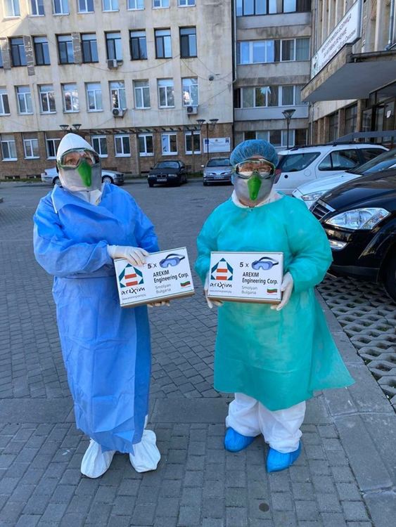Продължават даренията от очила и шлемове в Смолян