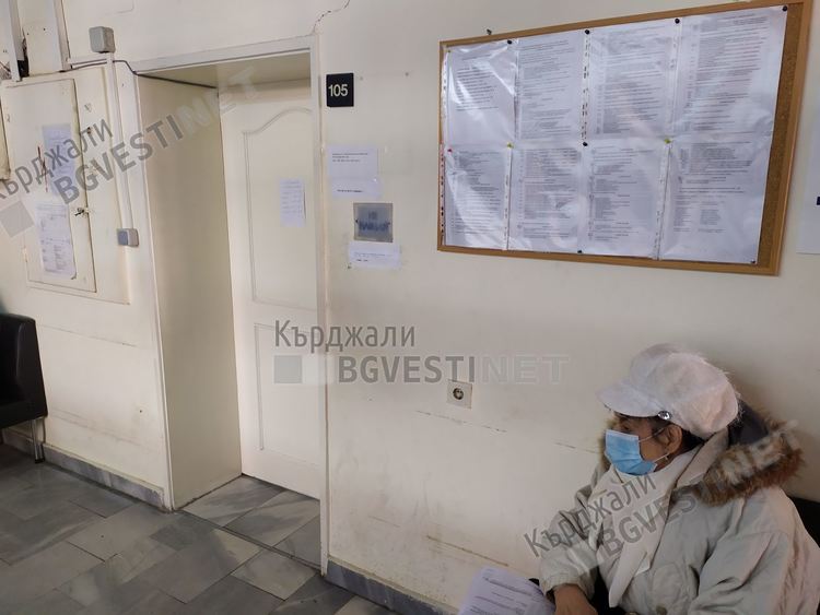 Личен лекар  в Кърджали преглежда пенсионери без потребителска такса,  жали ги заради пандемията