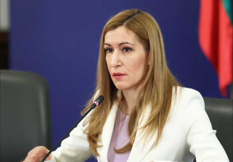 Лято 2020: КОВИД паспорти, промоционални пакети, ваучери, безплатни шезлонги и чадъри?