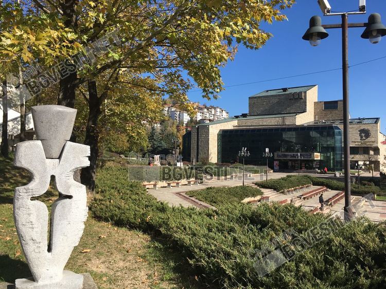 Откриват обща изложба-базар на всички смолянски творци
