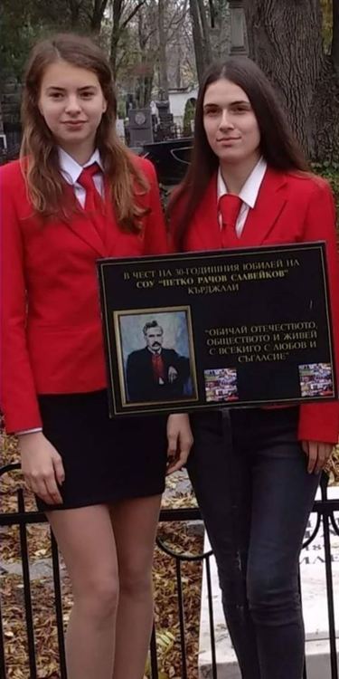 Теодора и Хабиш  от "Славейков" първи на националната олимпиада по история