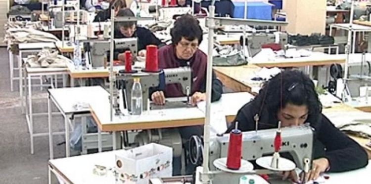Криза за шивачки на трудовата борса в Кърджали , търсят се 85 работнички