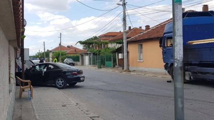 Поредна катастрофа затрудни движението по ул. "Бор"
