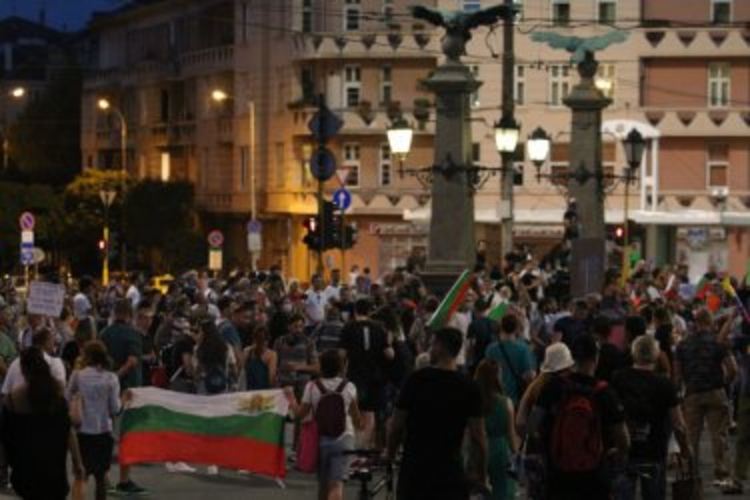 Протестът ескалира в седем възлови блокади в София