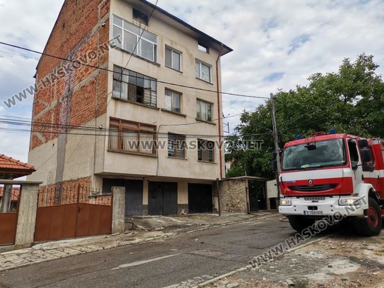 МВР: 3-етажната къща е пламнала от приготвяне на зимнина на газов котлон