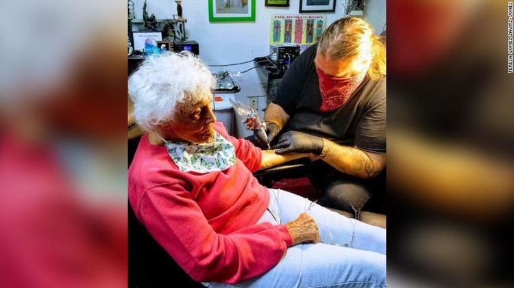 Американка отпразнува 103-ия си рожден ден с татуировка