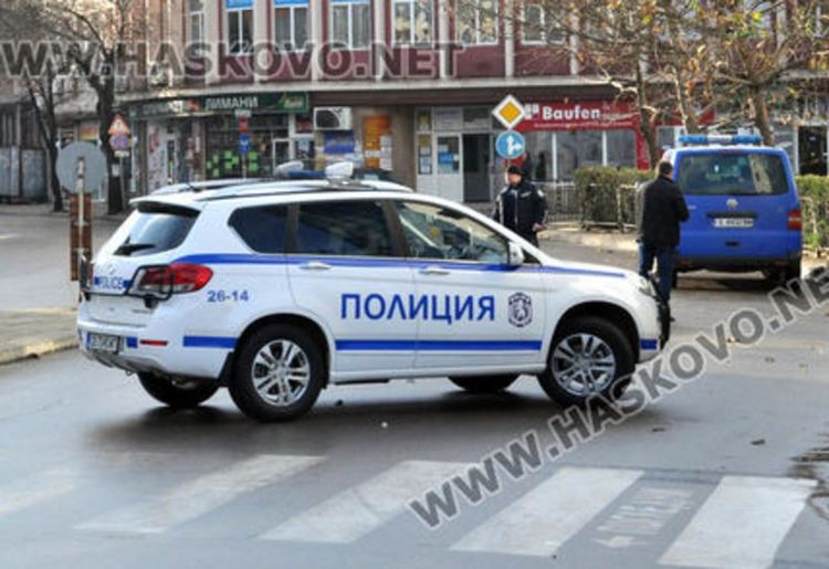Младеж е в болница, а трима са задържани след бой за момиче