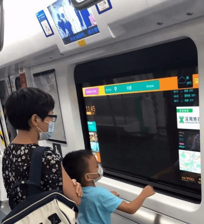 Китай подменя прозорците в метрото с прозрачни OLED дисплеи
