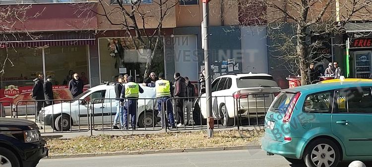 Катастрофа във "Възрожденци", два автомобила се нанизаха пред пресичащи пешеходци