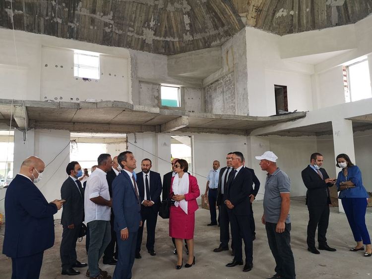 Посланик Секизкьок посети новостроящата се джамия над Кърджали