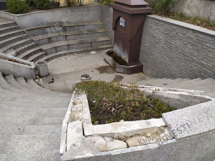 Глутница кучета напада преминаващи край чешмата Айше молла, водачът най-агресивен