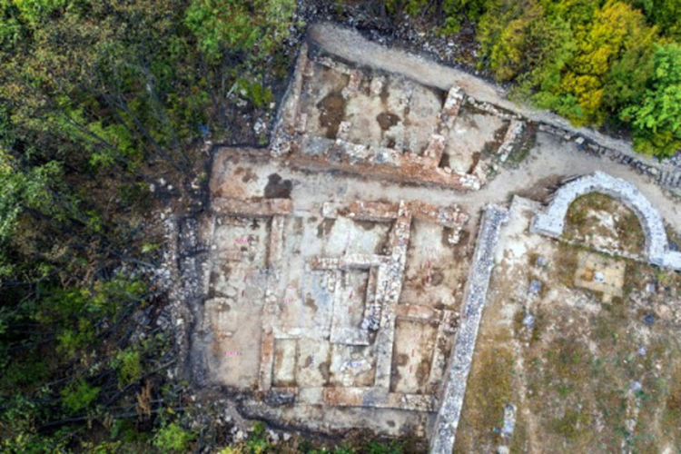 Останки на епископски дворец от V век са разкрити край Търговище
