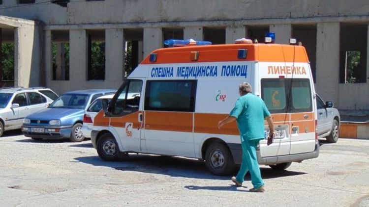 Медицинска сестра и шофьор от филиала на Спешна помощ в Баните и учител от Неделино са сред заразените