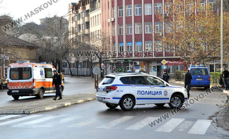 Двама задържани след сбиване в хасковски бар, 24-годишна ритна полицай