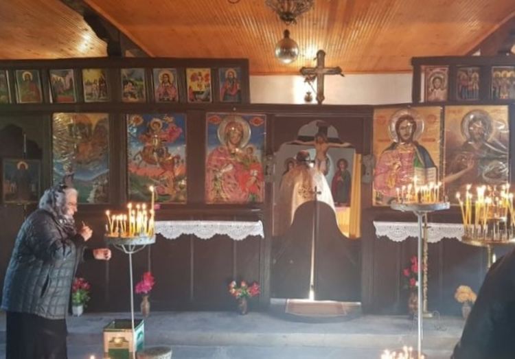Храмът "Св. Димитър" посрещна десетки миряни 