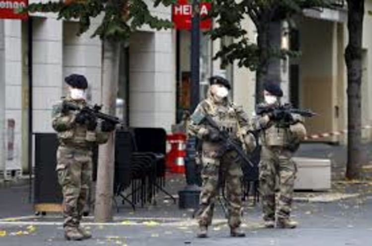 7000 военни пазят храмовете във Франция на Вси светии