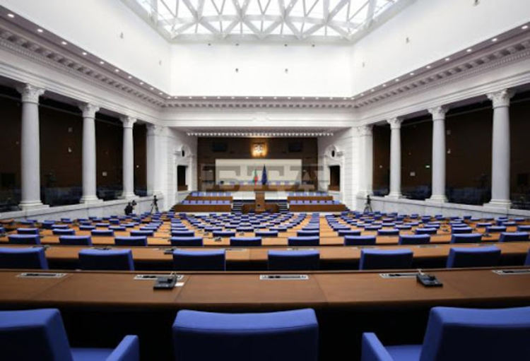 Парламентът не успя да събере кворум