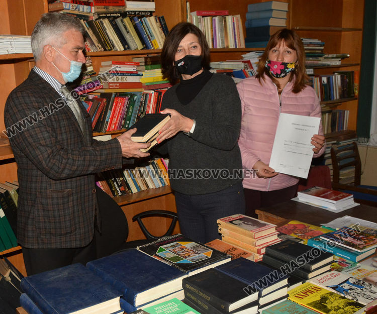 Хасковските тракийци събират книги за неделни училища в Турция, библиотеката подкрепи каузата