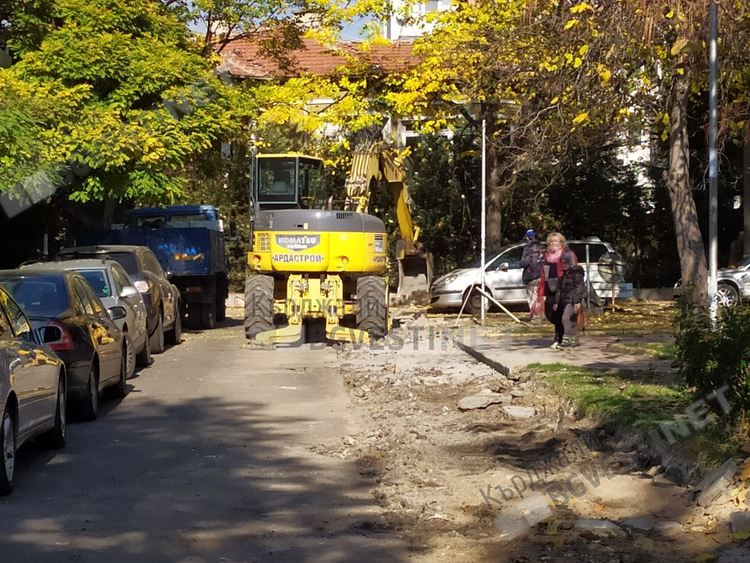 В рамките на три месеца два пъти наливат пари в ремонта на тротоар в Кърджали