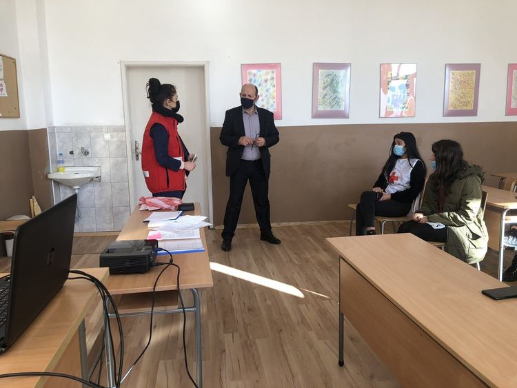 "Помощ за щастие" в училището в Бенковски