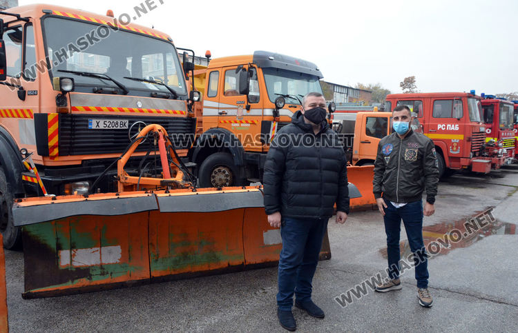 Осигуриха 250 тона сол и 130 тона пясък, снегорините в готовност да чистят в Хасково
