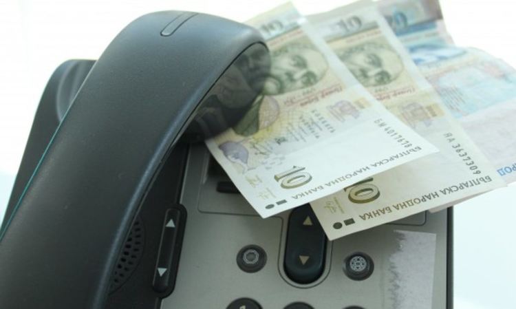 Пенсионерка изхвърли 2300 лева и 600 долара през тераса, друга остави 1000 лева на паркинг