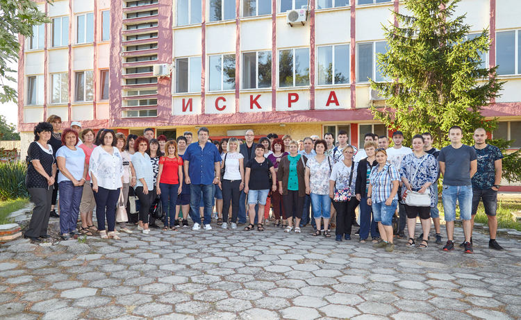 „ИСКРА“ ООД изпраща необичайно трудна година с икономически ръст от 8% и коледни премии 