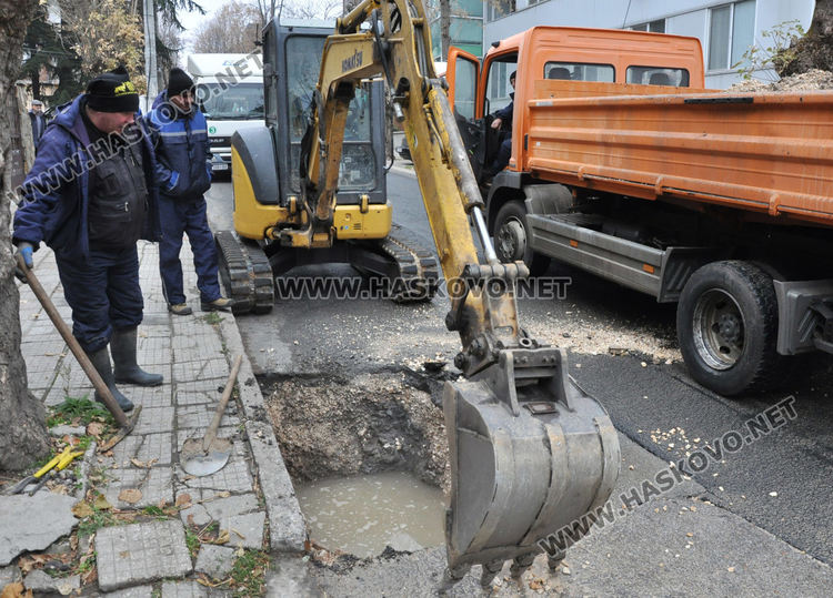 Част от Хасково без вода заради ВиК авария, затвориха част от „Кирков“