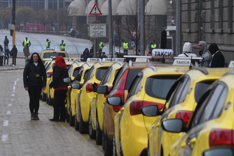Таксиметровите шофьори излизат на общонационален протест