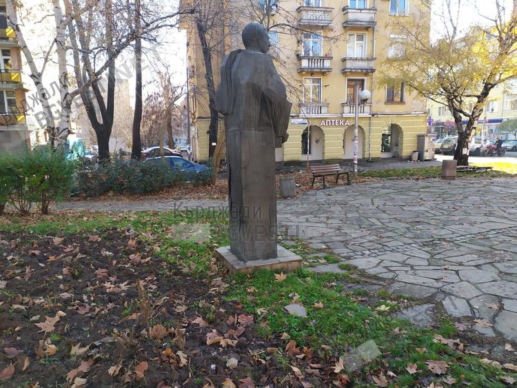 Паметникът на войводата Димитър Маджаров се разпада , Община и Тракийско дружество се задействат