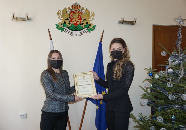 МВР, РЗИ и болници с грамоти за заслуги, отличиха и Габриела Петрова