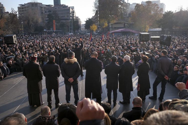 Tридневен национален траур в Армения. Демонстрации на привърженици и противници на Пашинян
