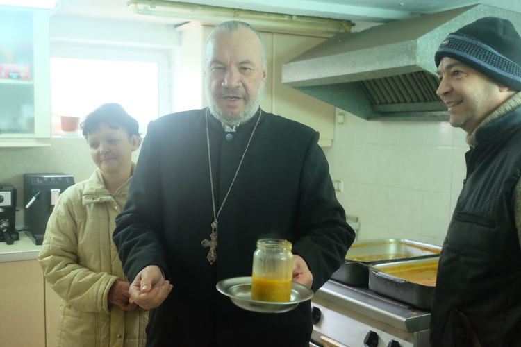 Родолюбиви българи от Мюнхен дариха средства за обществената трапезария на отец Саръев, парите ще стигнат за година