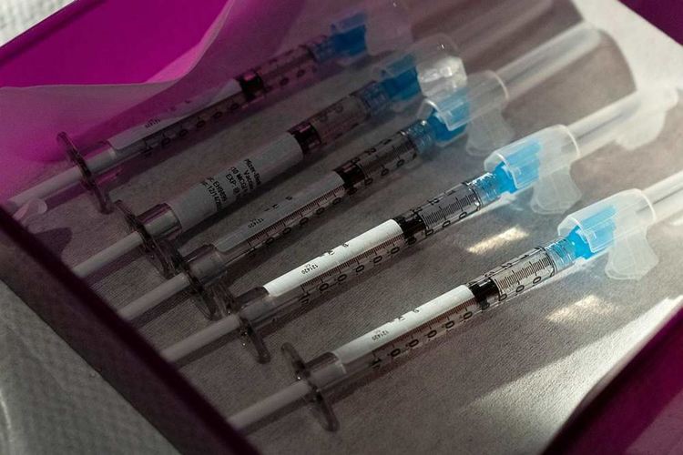В Израел почина 75-годишен човек след имунизация срещу коронавирус