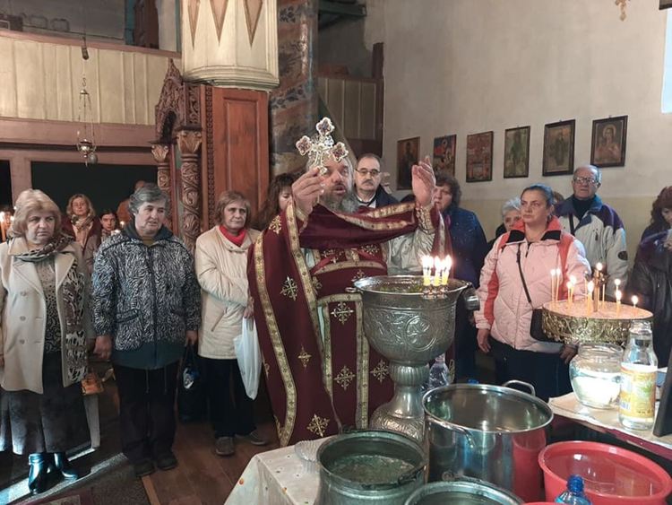 Богоявленски водосвет и в двора на храм „Св.вмчк Георги Победоносец“ в Смолян