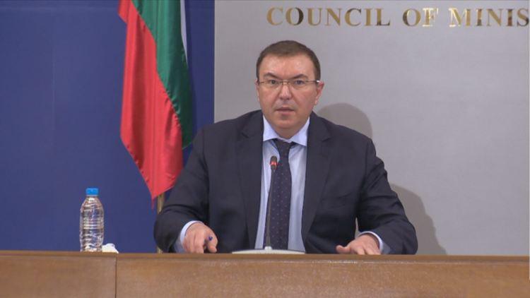 Министър Ангелов: Нелепо е заиграването с българските обичаи в това сложно време