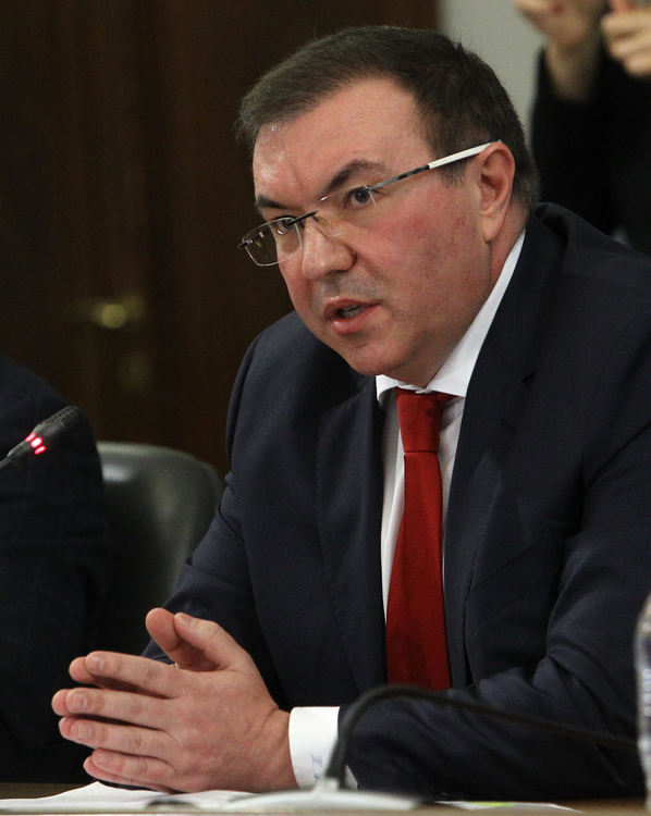 Десетки ваксинирани в Сандански, без да работят на първа линия